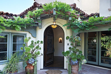 Exterior home idea in Los Angeles
