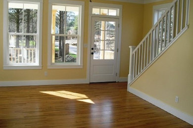 Entryway - traditional entryway idea in Atlanta