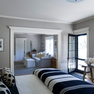 Immagine di una camera da letto stile americano