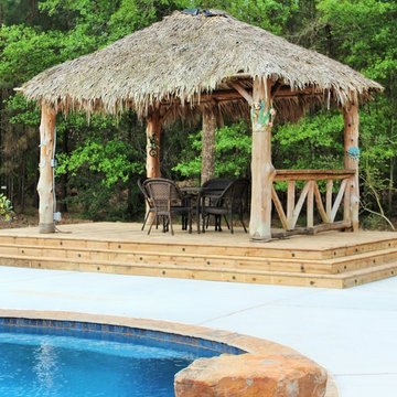 Bellenger Pool & Tiki Hut
