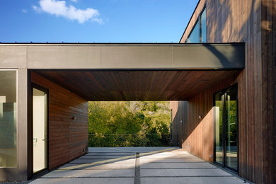 Photo of a contemporary home in Austin.