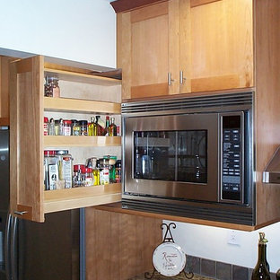 Small craftsman kitchen pantry pictures - Inspiration for a small craftsman u-shaped slate floor kitchen pantry remodel in Sacramento with an undermount sink, shaker cabinets, medium tone wood cabinets, granite countertops, stone tile backsplash and stainless steel appliances
