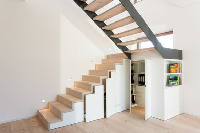 Kleine Moderne Treppe in Sonstige