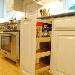 Timeless Transitional Kitchen - Kitchen Cabinetry