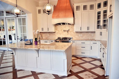 Example of a kitchen design in New Orleans