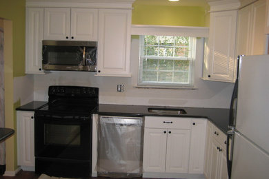 Kitchen - contemporary kitchen idea in Newark