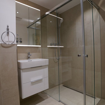 Aus einem Badezimmer wird ein Duschbad in München Bogenhausen