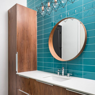 Example of a transitional home design design in Austin