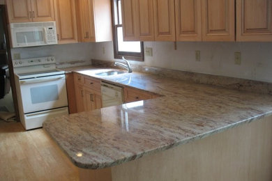 Eat-in kitchen - modern l-shaped eat-in kitchen idea in New York with medium tone wood cabinets