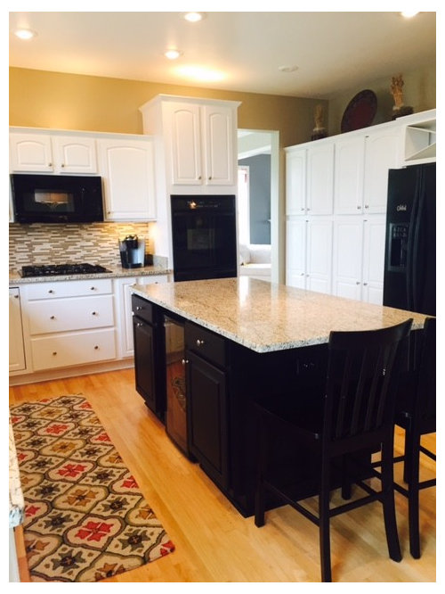 My kitchen is too white.