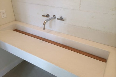 Ramp sink with board form walls