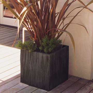 Kenji Square Planter, Graphite