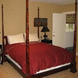 BCH G Modern Tiger Maple Pencil Post Bed - Beds