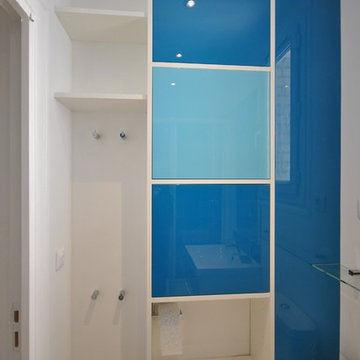 Petite salle d'eau, laque bleue
