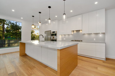 Inspiration for a large modern kitchen remodel in Ottawa