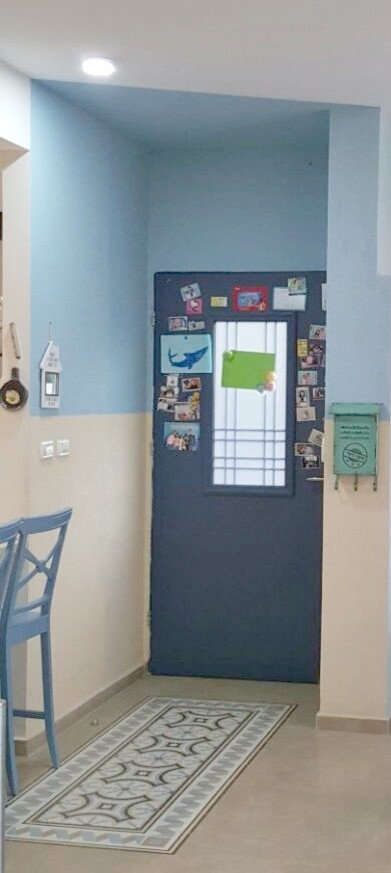 entry door with inlay tile floor/ painted ceiling to pick up on tile color