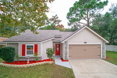Inspiration for a coastal home design remodel in Jacksonville