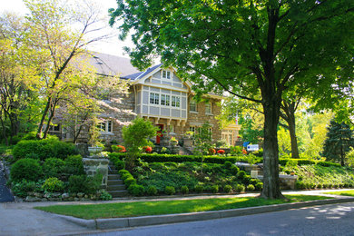 Design ideas for a large traditional full sun front yard stone landscaping in Kansas City for spring.