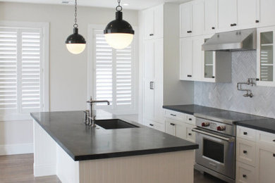 Kitchen - kitchen idea in San Francisco