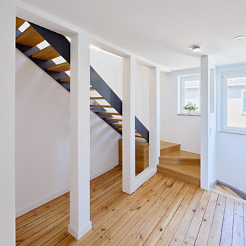 Offene Stahltreppe ins Dachgeschoss