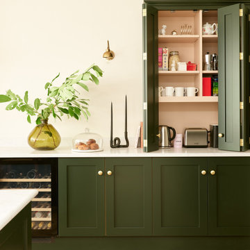 Green Shaker with Relaxed Dining