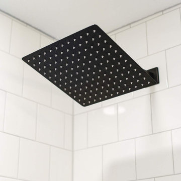 Black & White Vintage-Inspired Bathroom