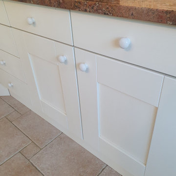Cream Shaker Kitchen with Reed Granite Worktops