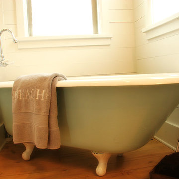 Coastal ThePetitHouse.com Bathroom