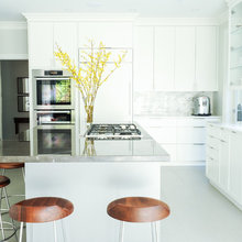 Range in kitchen island