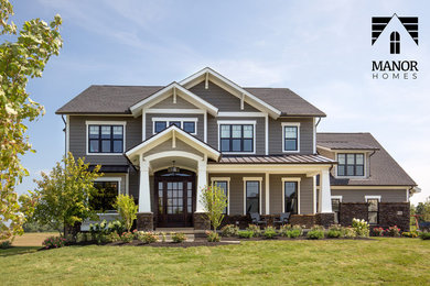 Example of an exterior home design in Columbus