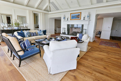 Example of a classic living room design in Orange County