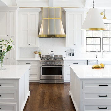 Spacious White Kitchen Glamour