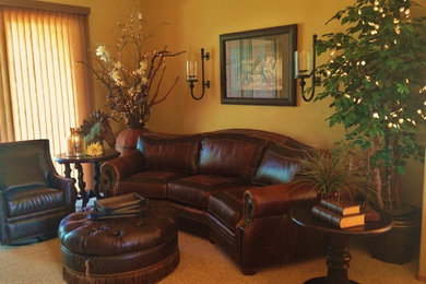 Example of a classic living room design in Phoenix