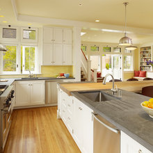 Country kitchen soapstone/dark counters