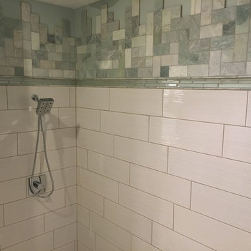 Bath with staggered tile