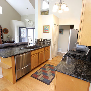Cambria Laneshaw Countertop, Crystal Shores Mosaic Tile Backsplash ~ Brunswick