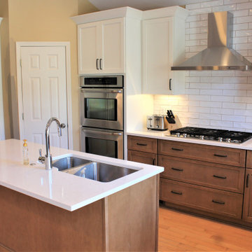 Starmark Kitchen in Maple Bridgeport Dove & Oregano w/ Chocolate Glaze