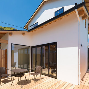 京都の北欧スタイルのおしゃれなデッキ (日よけなし) の写真