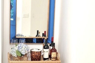 Beach style home bar photo in Miami