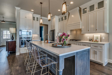 Example of a transitional kitchen design in Oklahoma City