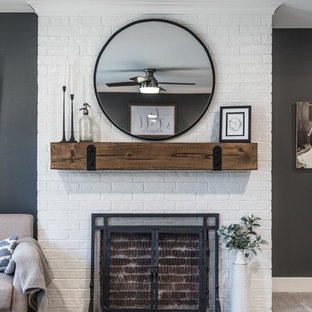 Inspiration pour une grande chambre rustique avec un mur gris, une cheminée standard, un manteau de cheminée en brique et un sol beige.