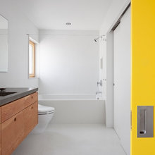 Suite Bathroom