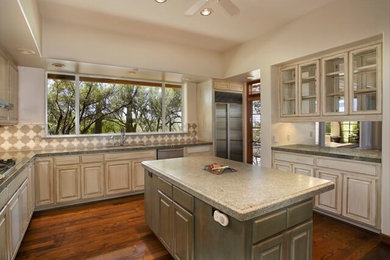 Kitchen - modern kitchen idea in Phoenix