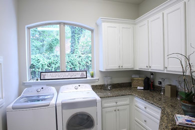 Laundry room - laundry room idea in Dallas