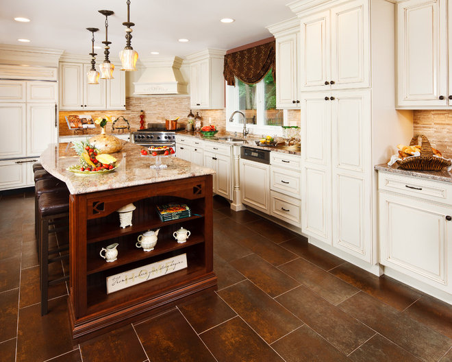 Traditional Kitchen by Creative Design Construction, Inc.