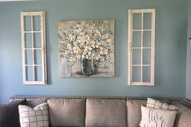 Inspiration for a transitional living room remodel in Detroit