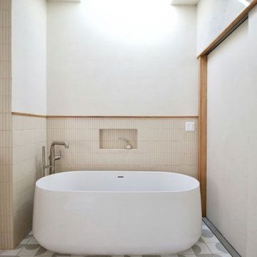 Amber Lestrange: Mosaic & Handpainted Scandi Bathroom