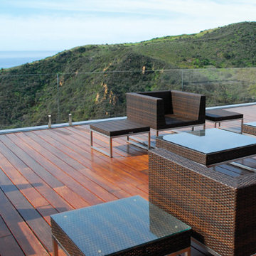 Glass pool fences