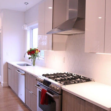 Bright Modern Kitchen