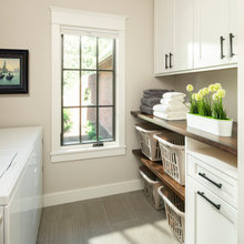 Laundry and Mudroom - HINTH